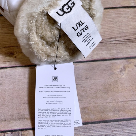 UGG Women’s Quilted Performance Touch Screen Compatible Gloves - Picture 4 of 5